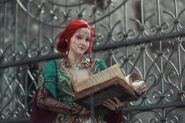 The Witcher 3: Wild Hunt - Triss Cosplay by Erika Shion