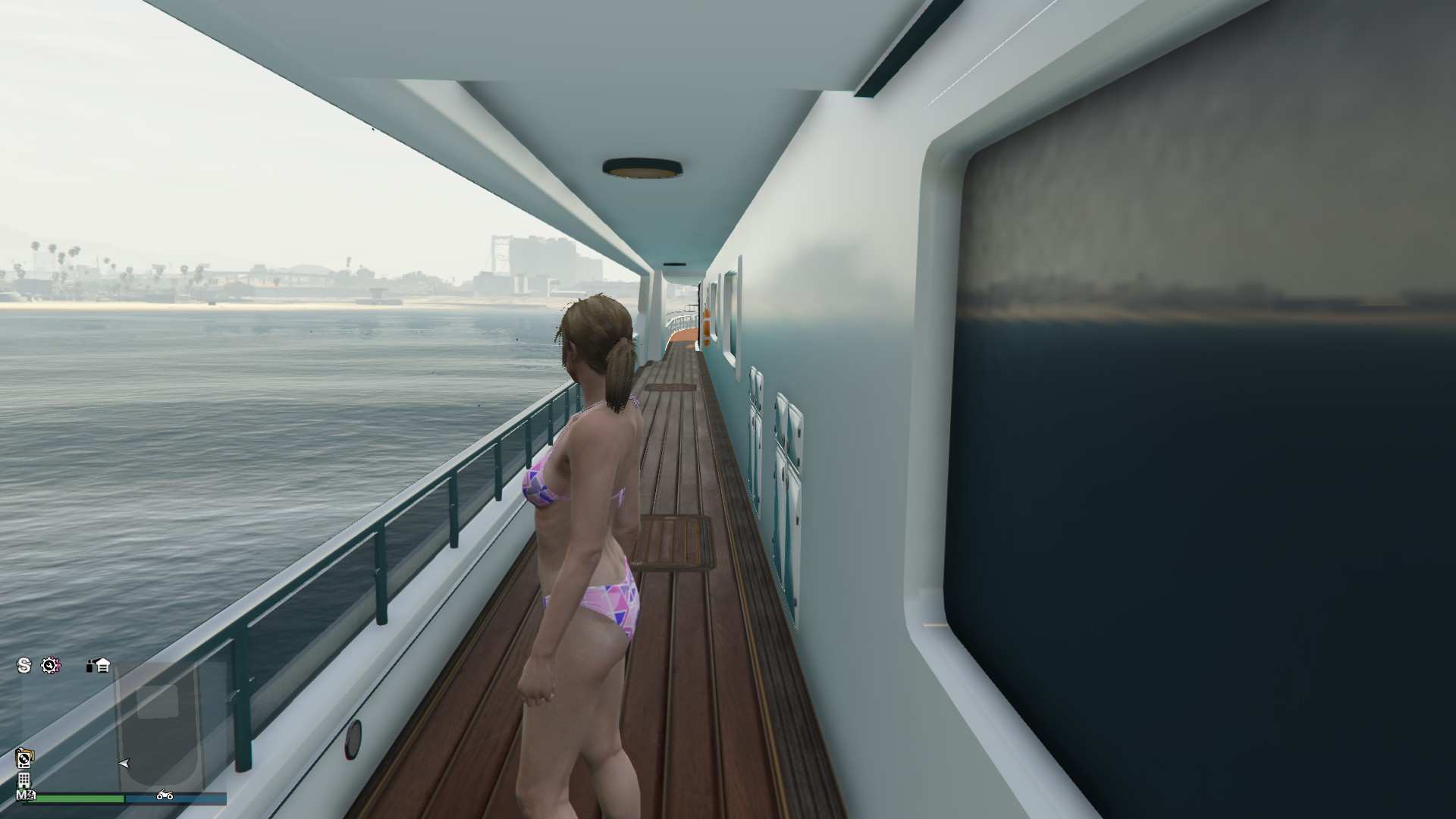 how to enter yacht gta 5
